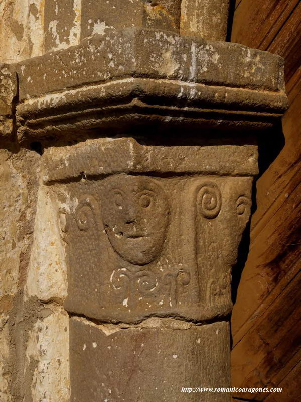 DETALLE DEL CAPITEL INTERIOR DEL LADO OESTE
